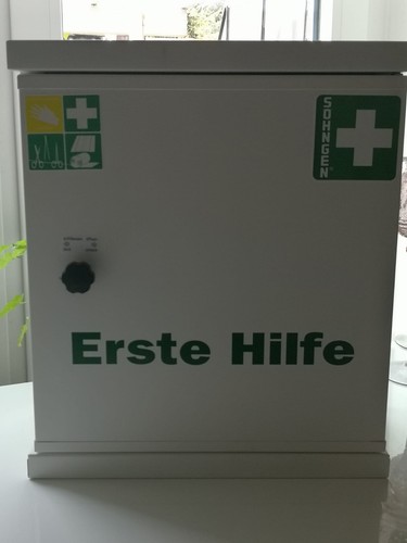 Verbandschrank aus stahlblech - aus,